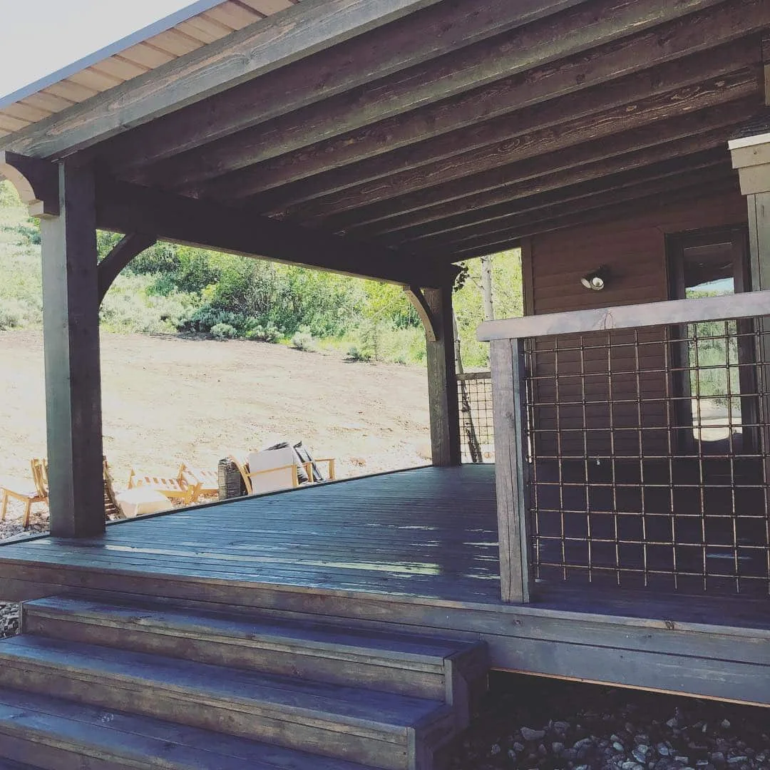 Covered timber deck with an integrated lattice privacy panel